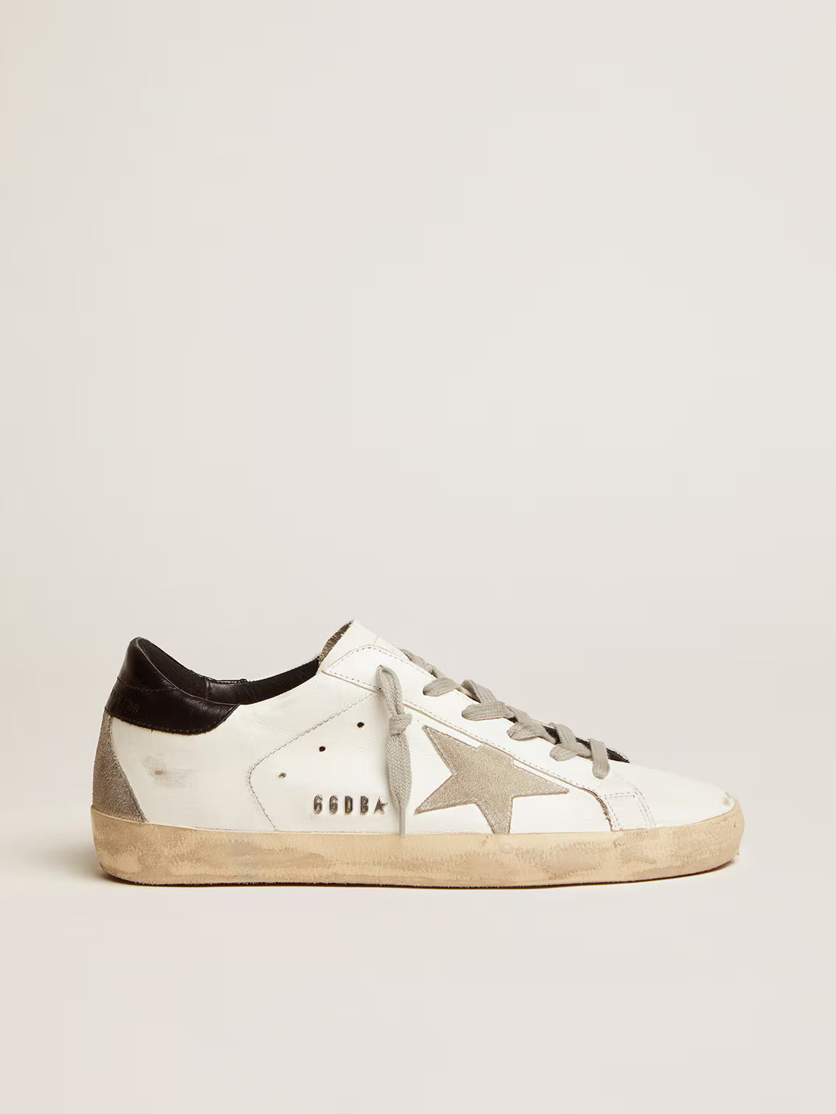 Golden Goose Super-Star pour femme avec languette de talon noire et lettrage en clous métalliques