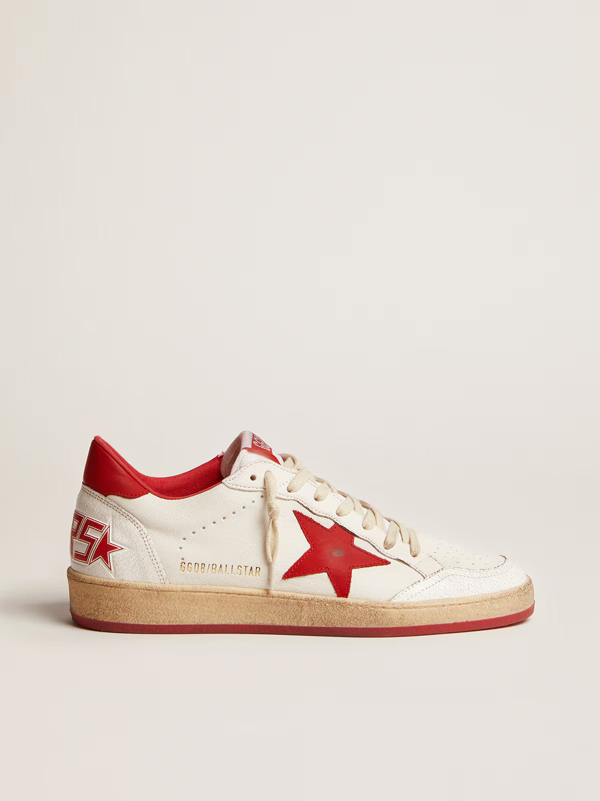 Golden Goose Ball Star pour femme en cuir blanc avec étoile rouge et languette de talon