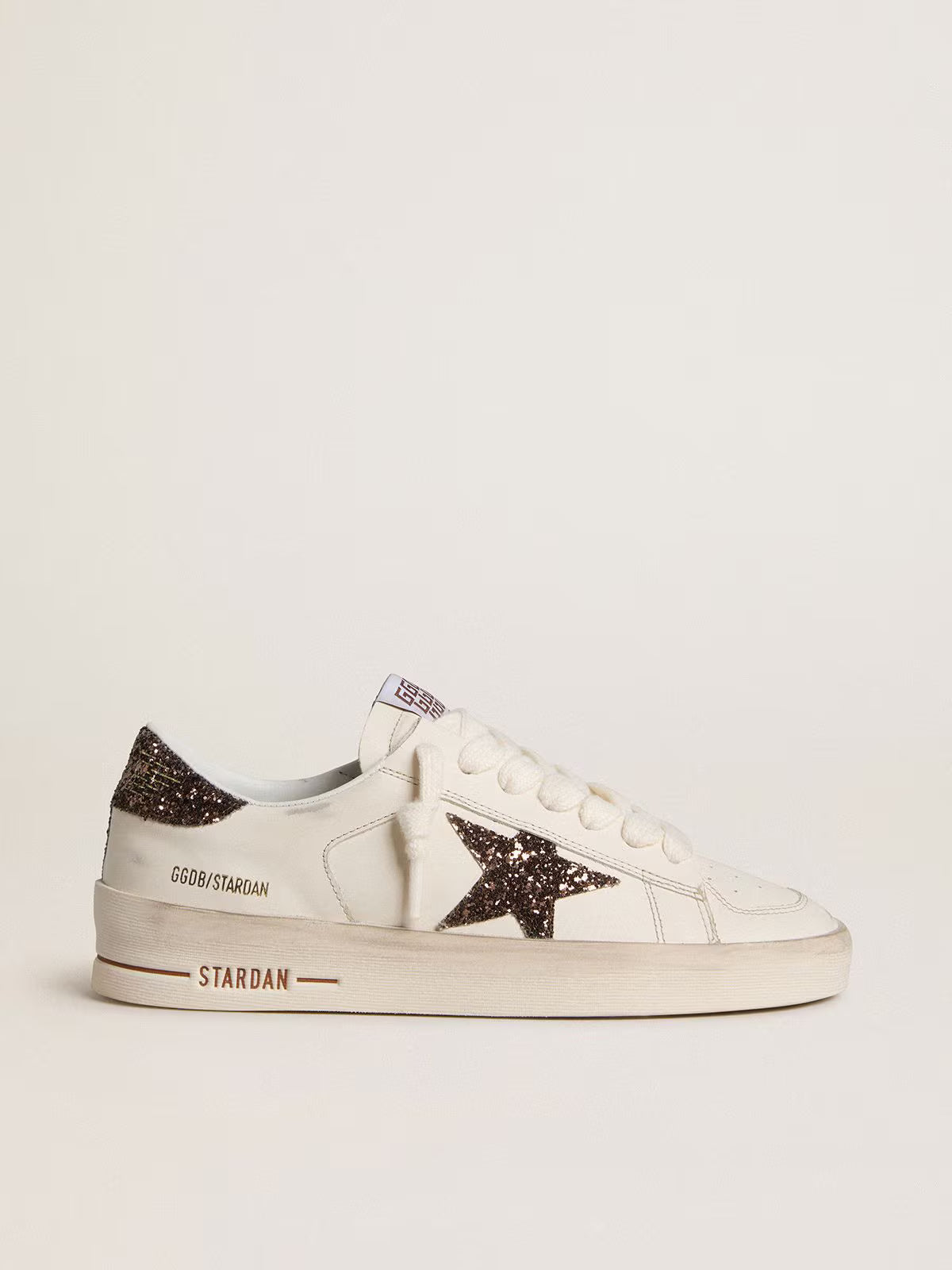 Golden Goose Stardan pour femmes en cuir blanc avec étoile pailletée marron et languette de talon