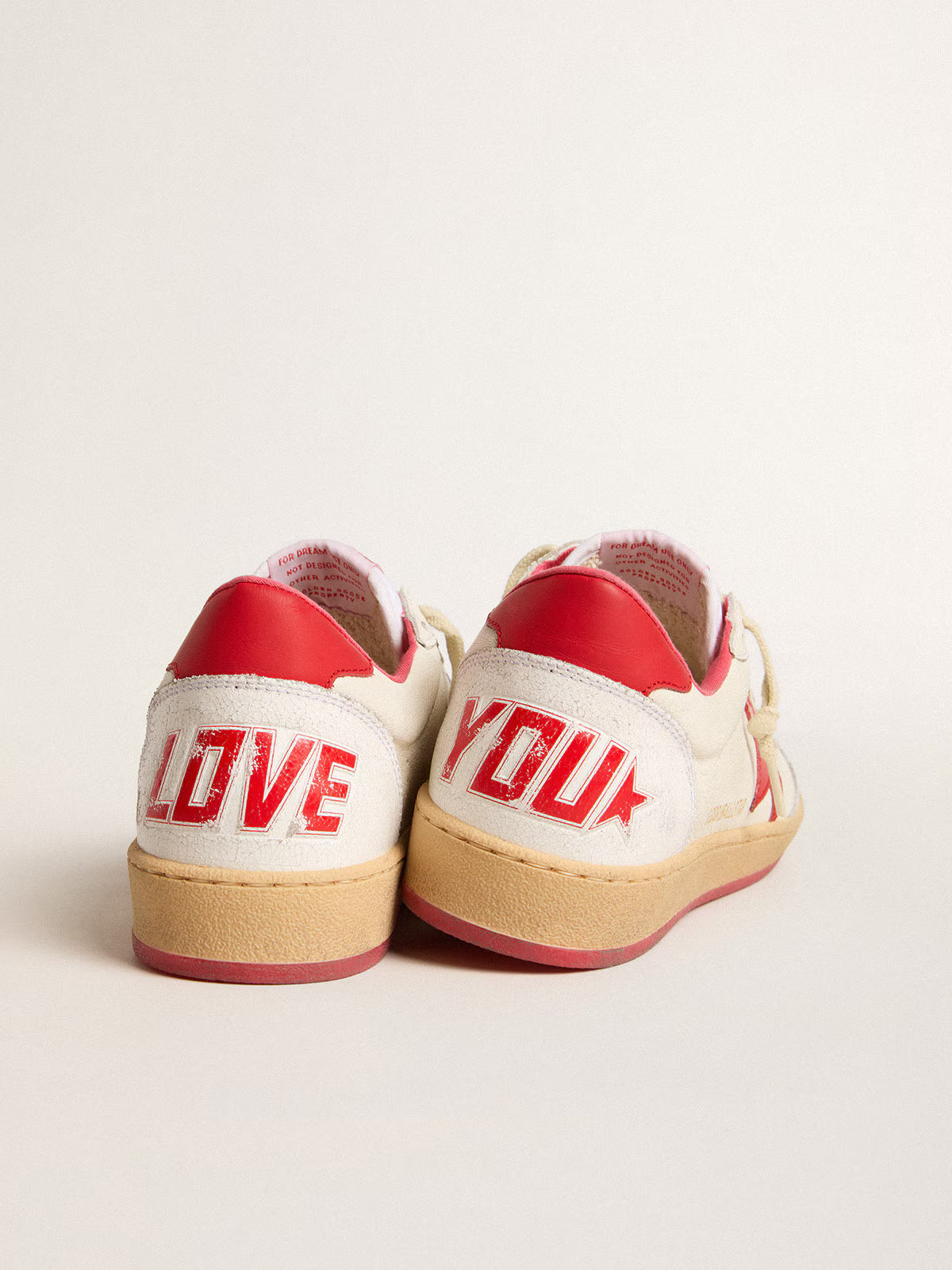 Golden Goose Ball Star Wishes pour femmes en cuir blanc avec une étoile rouge et un talon rouge