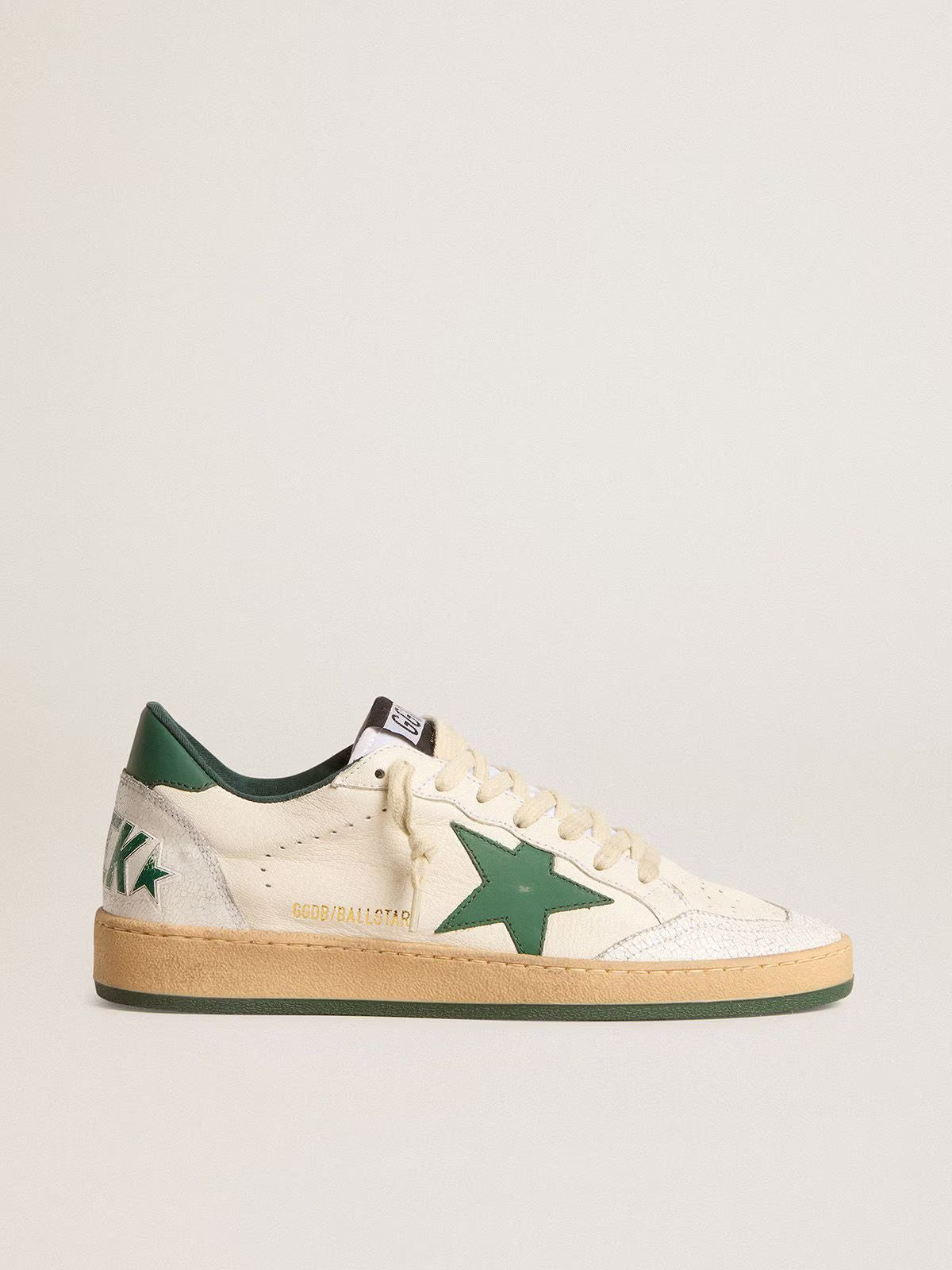 Golden Goose Ball Star Wishes pour femmes en cuir nappa blanc avec étoile en cuir verte et languette de talon
