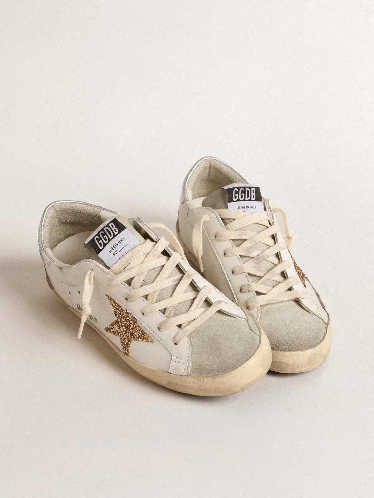 Golden Goose 女士 Super-Star 金色亮片星星与冰灰色绒面革拼接款