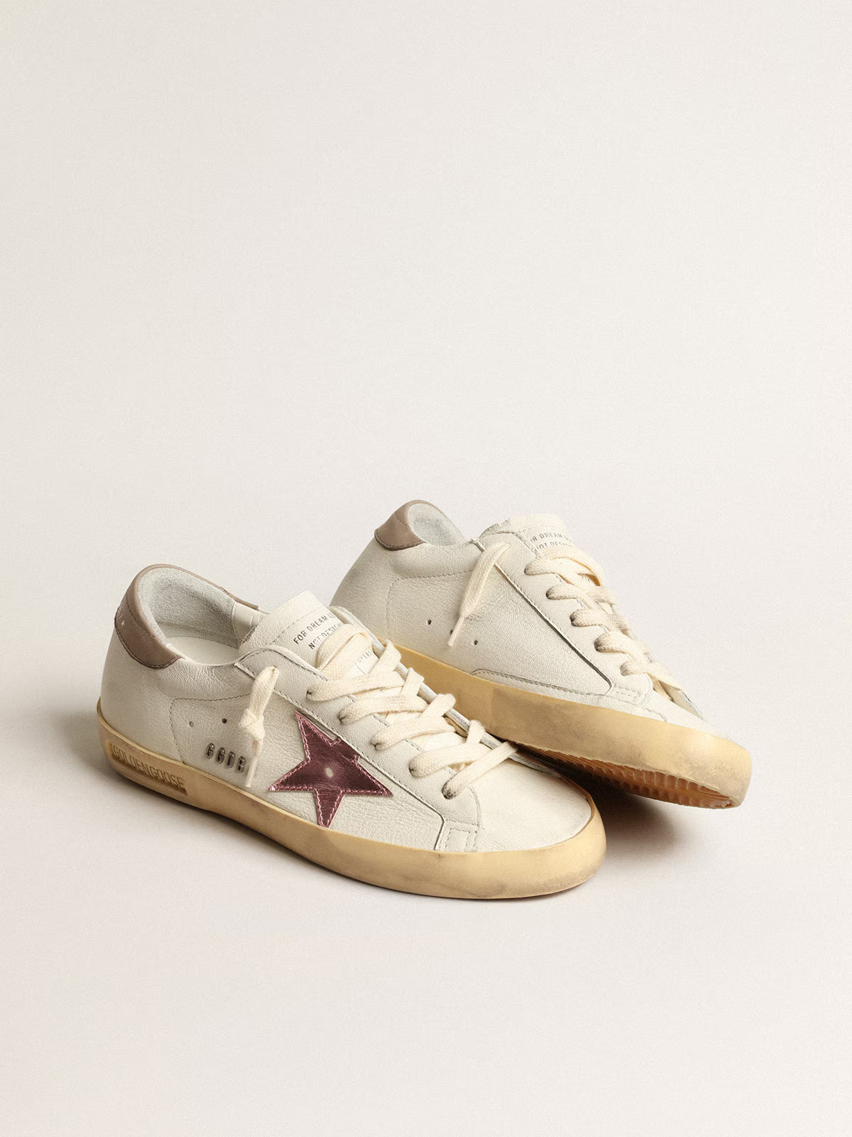 Golden Goose Super-Star pour femme en nappa blanc avec étoile en cuir métallisé rose