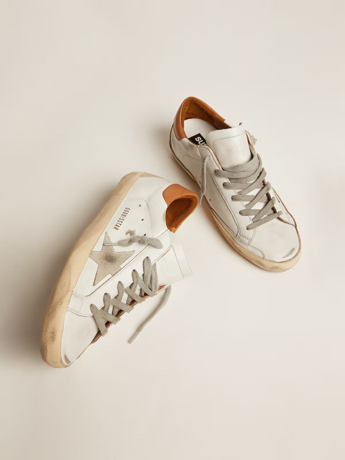 Baskets Super-Star pour femmes Golden Goose avec étoile en daim et languette de talon marron
