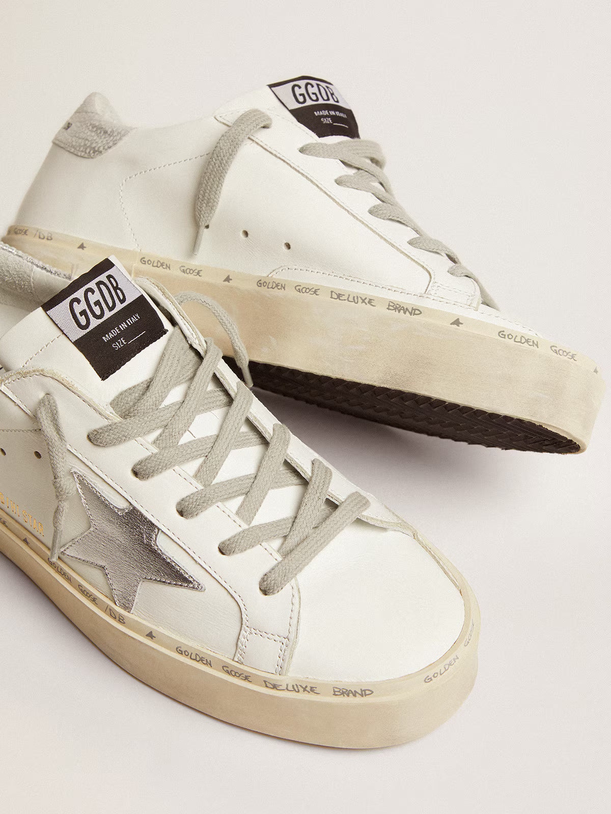 Golden Goose Hi Star pour femme avec étoile et talon argenté métallique