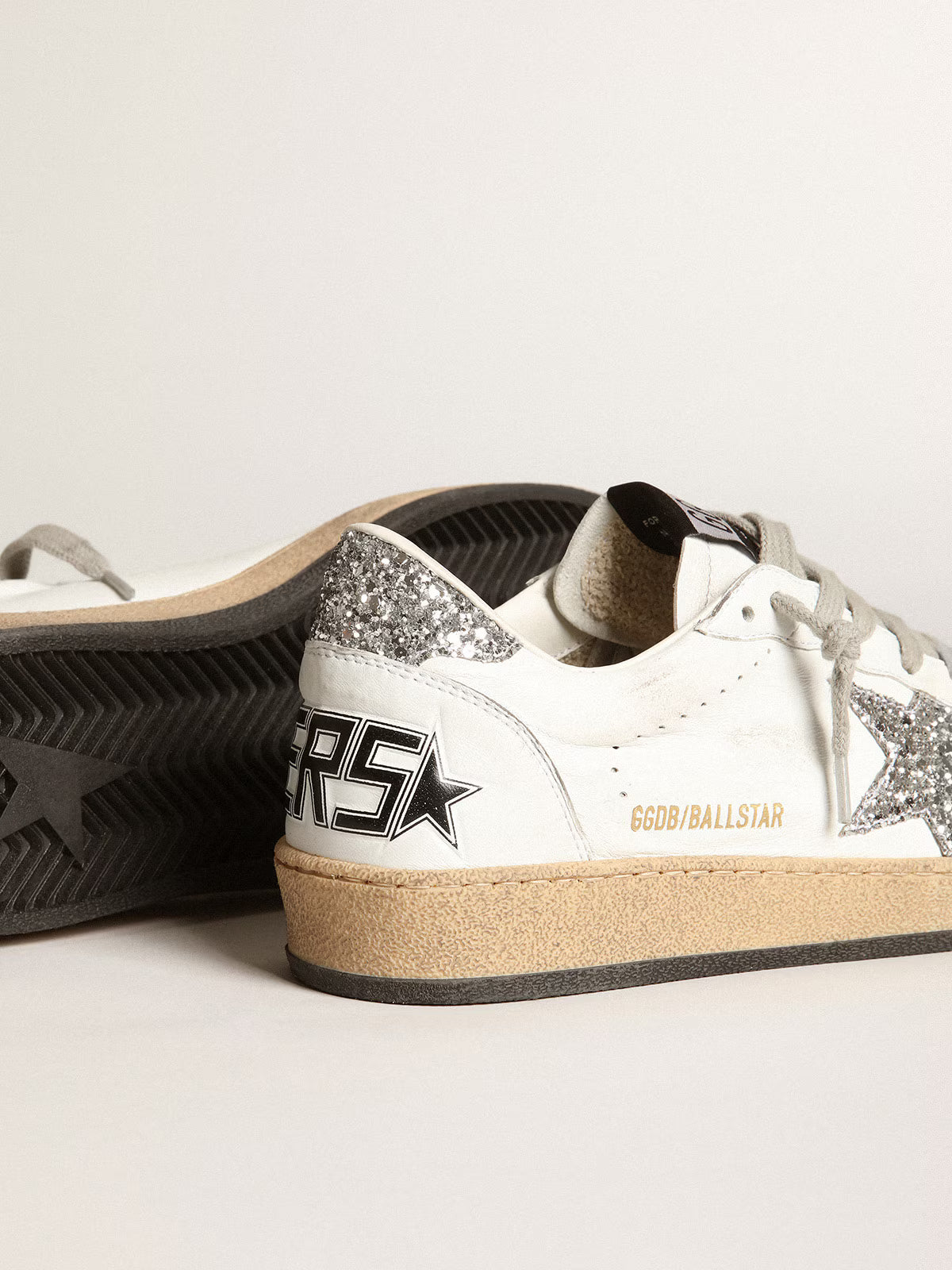 Golden Goose Damskie Ball Star z nappy z białą gwiazdą i brokatową zakładką na pięcie