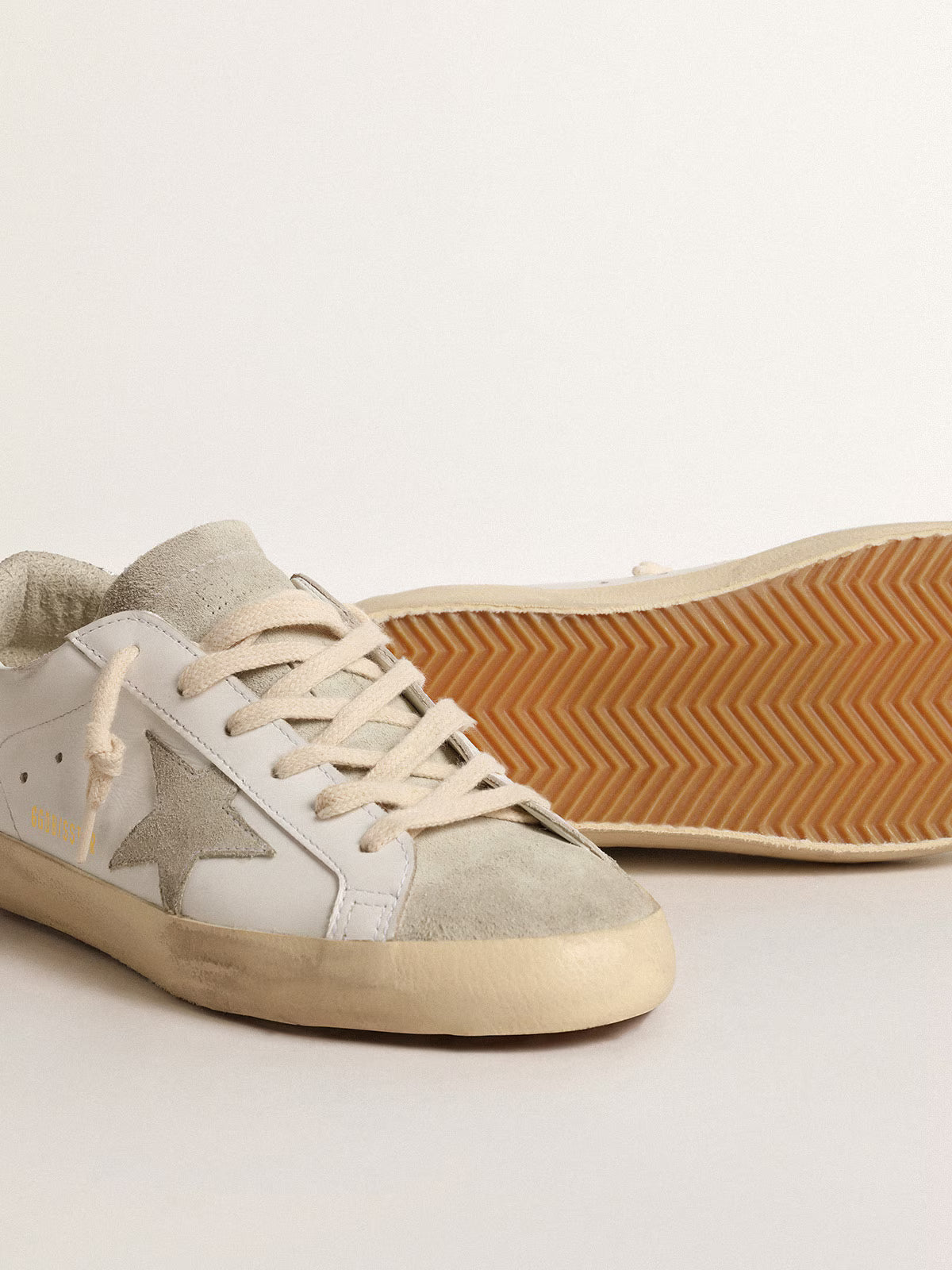 Golden Goose Super-Star pour femme avec étoile grise et languette de talon pailletée argentée