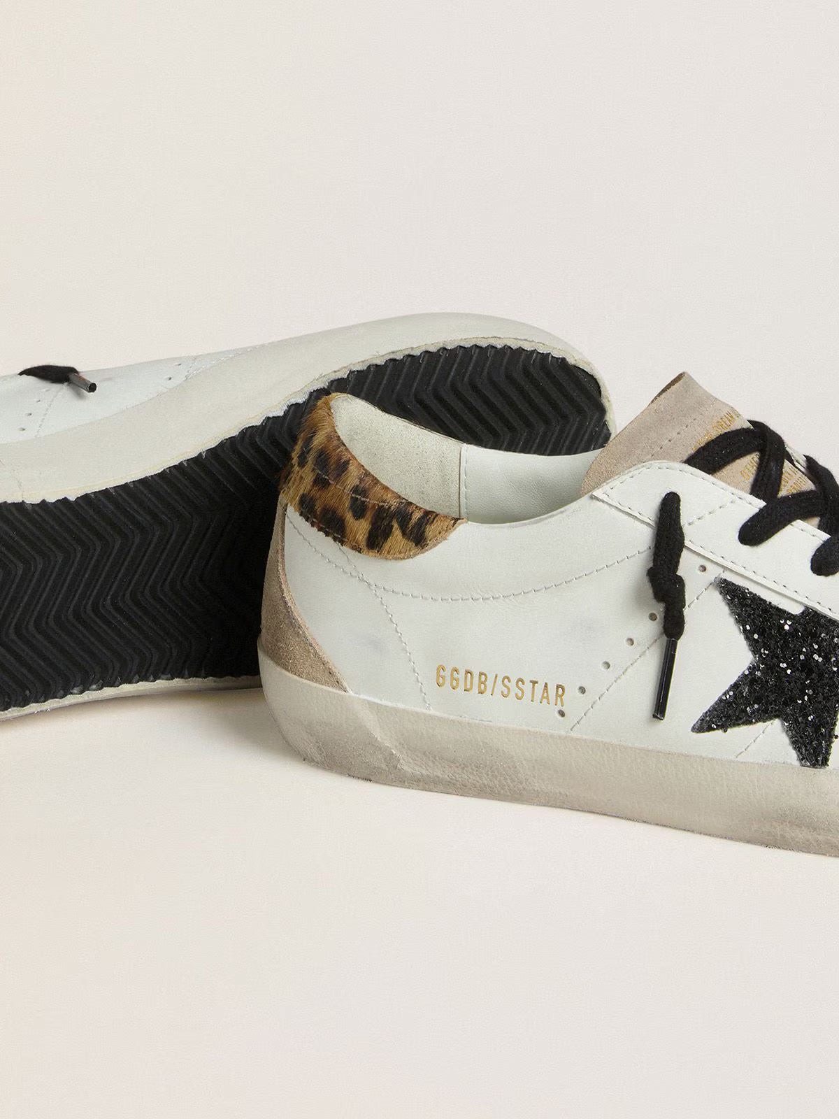 Golden Goose Super-Star pour femme avec étoile noire pailletée et languette de talon en peau de poney imprimé léopard
