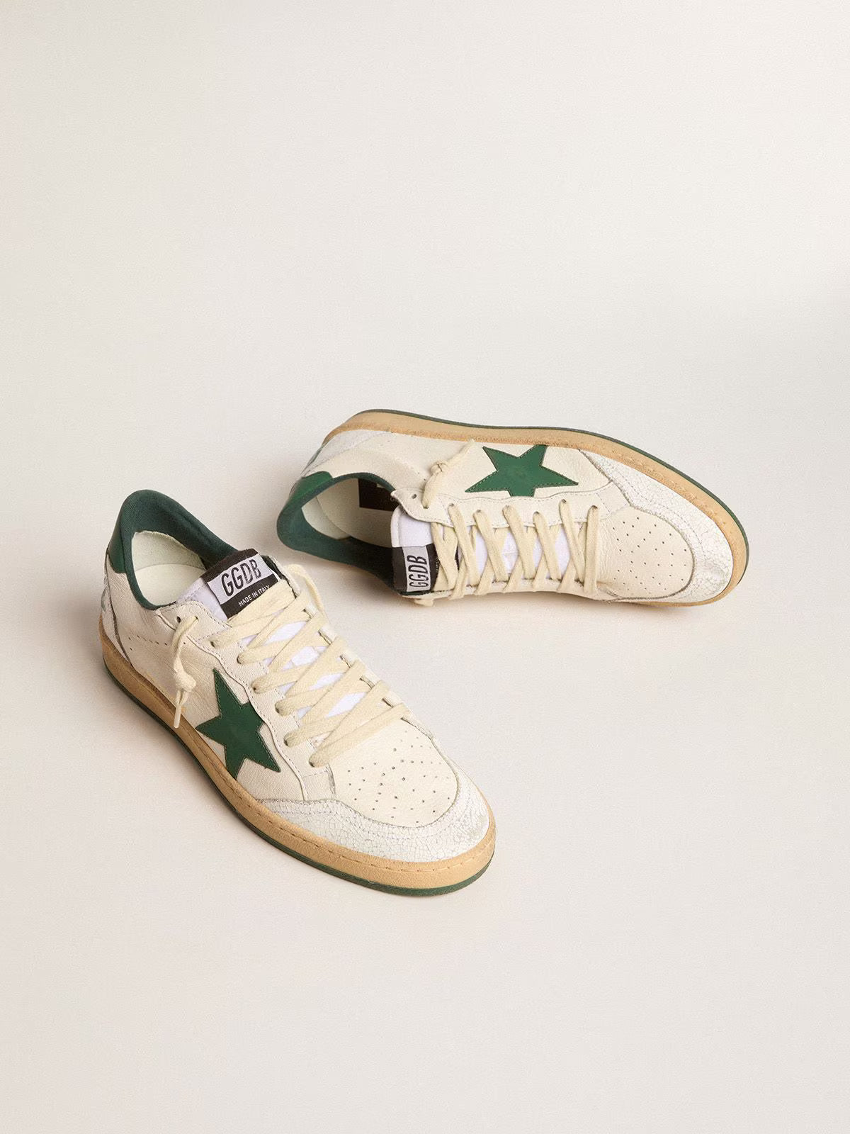 Golden Goose Ball Star Wishes pour femmes en cuir nappa blanc avec étoile en cuir verte et languette de talon