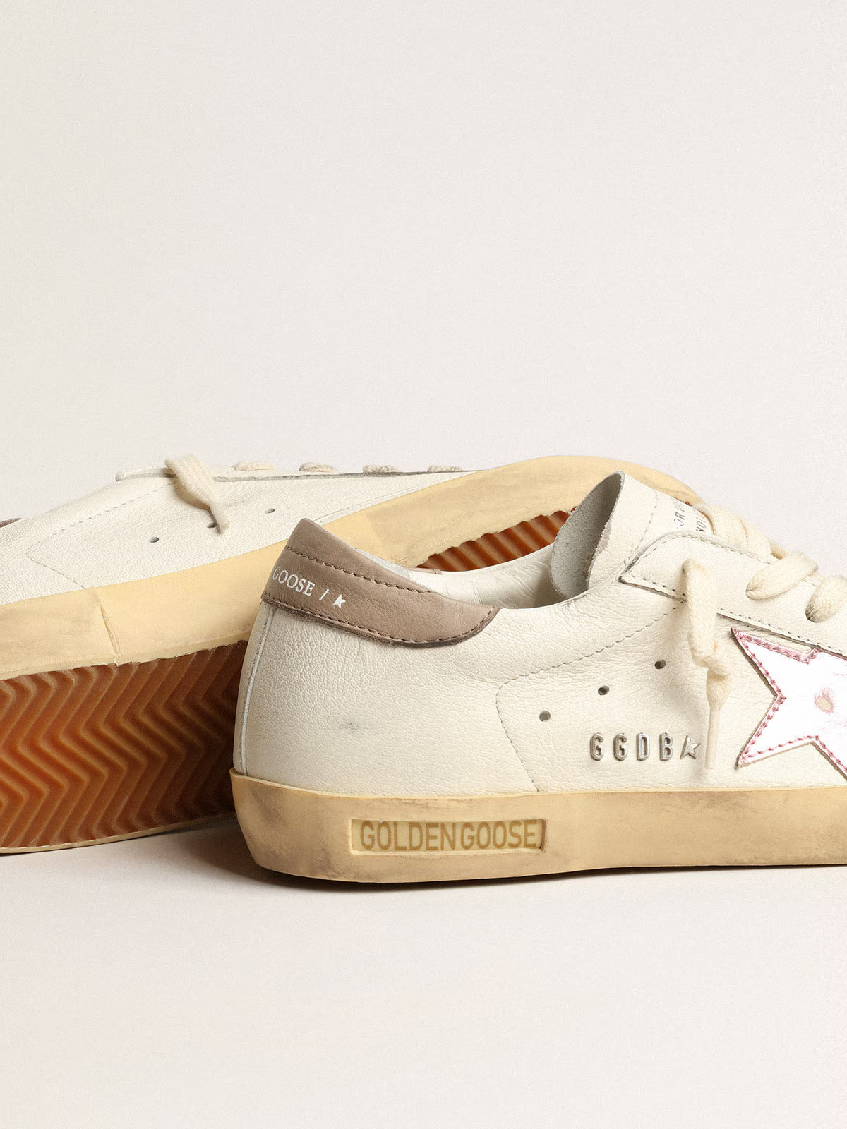 Golden Goose Super-Star pour femme en nappa blanc avec étoile en cuir métallisé rose
