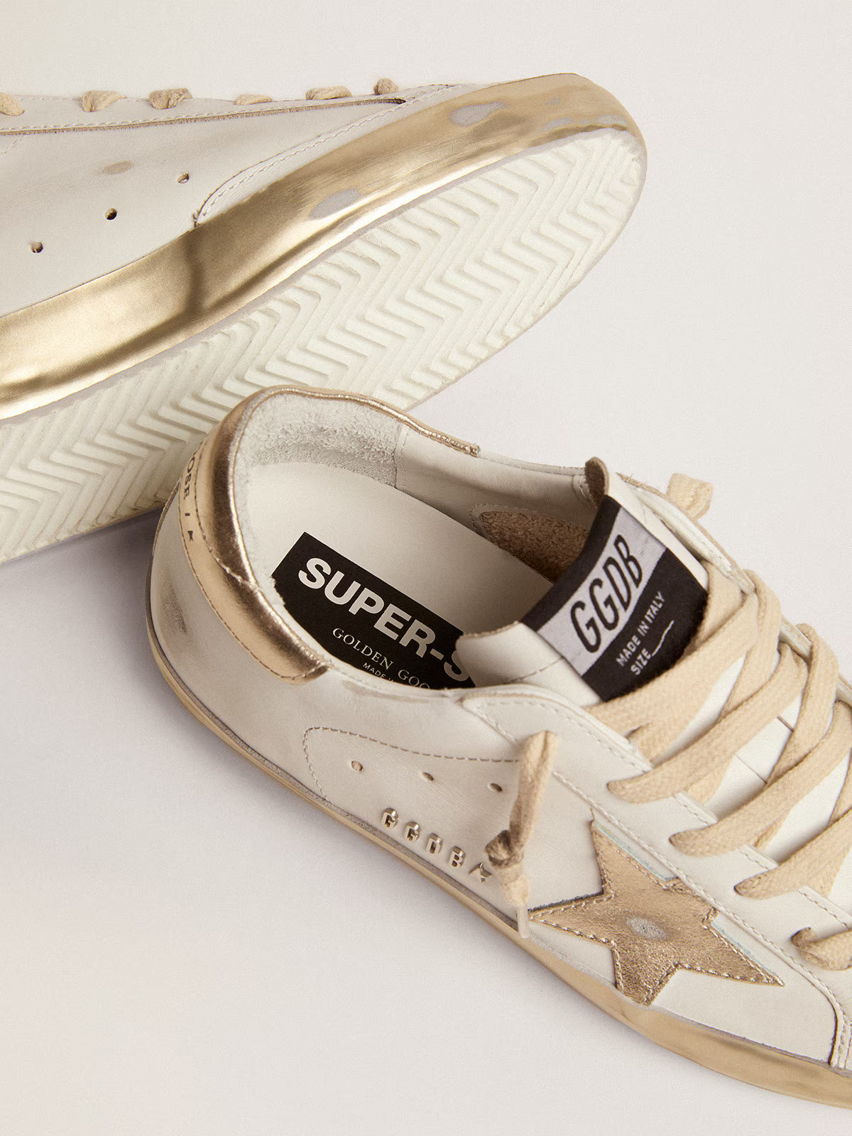 Golden Goose 女士 Super-Star 金色闪光鞋边和金属铆钉字母装饰