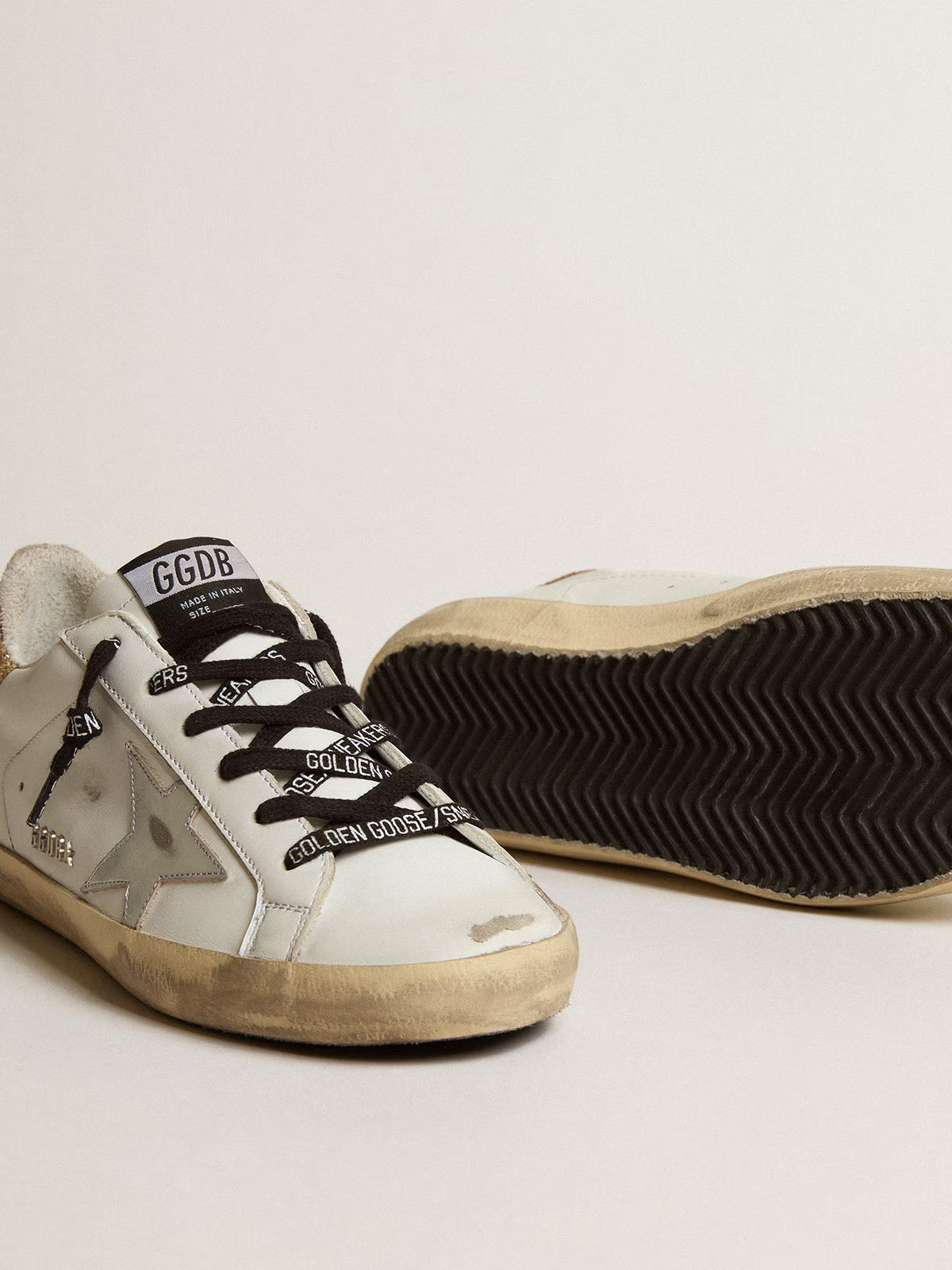 Golden Goose Super-Star pour femme en cuir blanc avec languette de talon pailletée