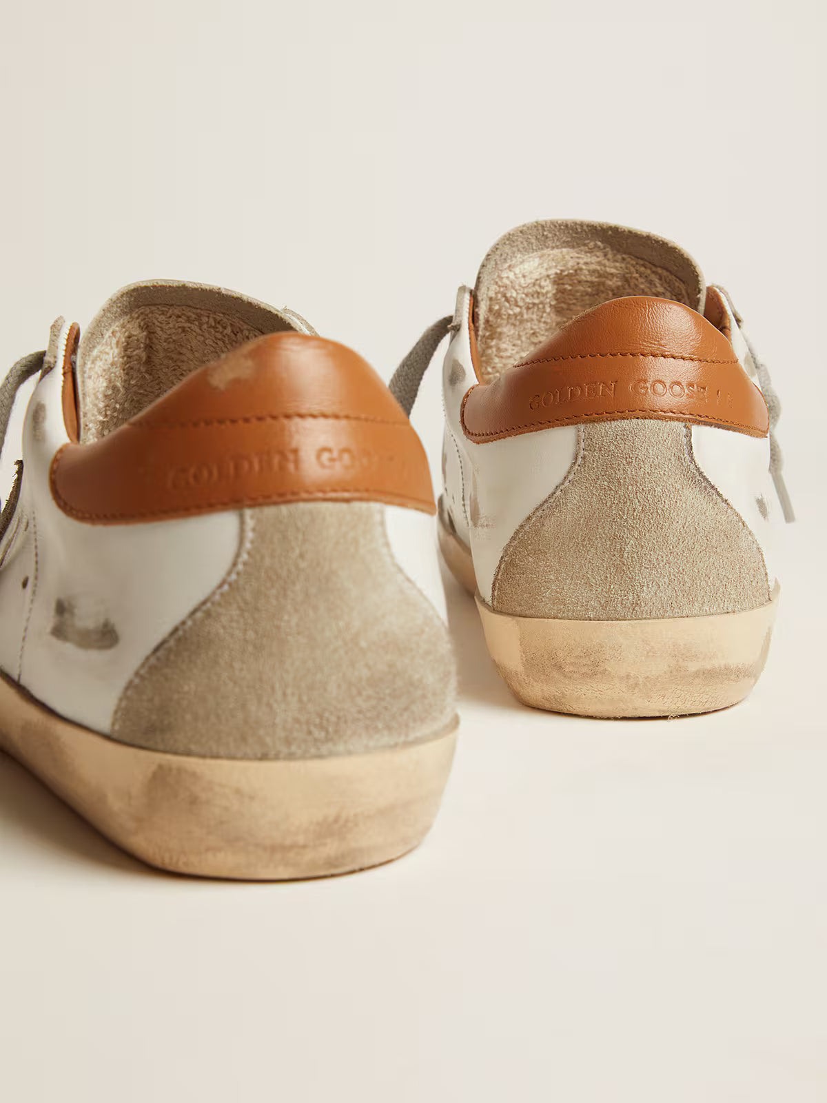Baskets Super-Star pour femmes Golden Goose avec étoile en daim et languette de talon marron