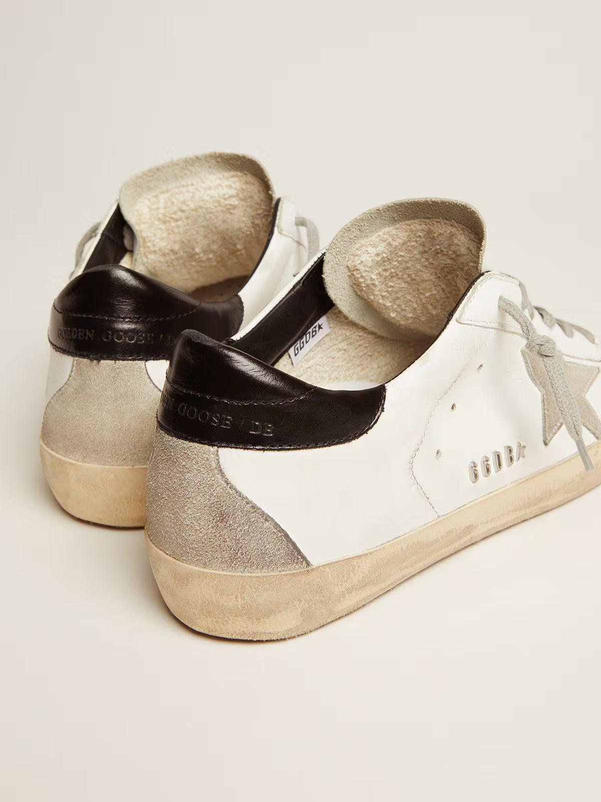 Golden Goose Super-Star pour femme avec languette de talon noire et lettrage en clous métalliques