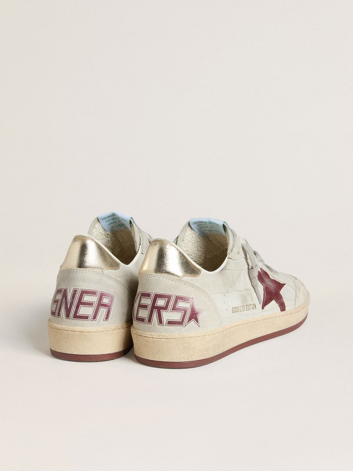 Golden Goose Heren Ball Star in krokodillenprint nubuck met bordeauxrode suède ster