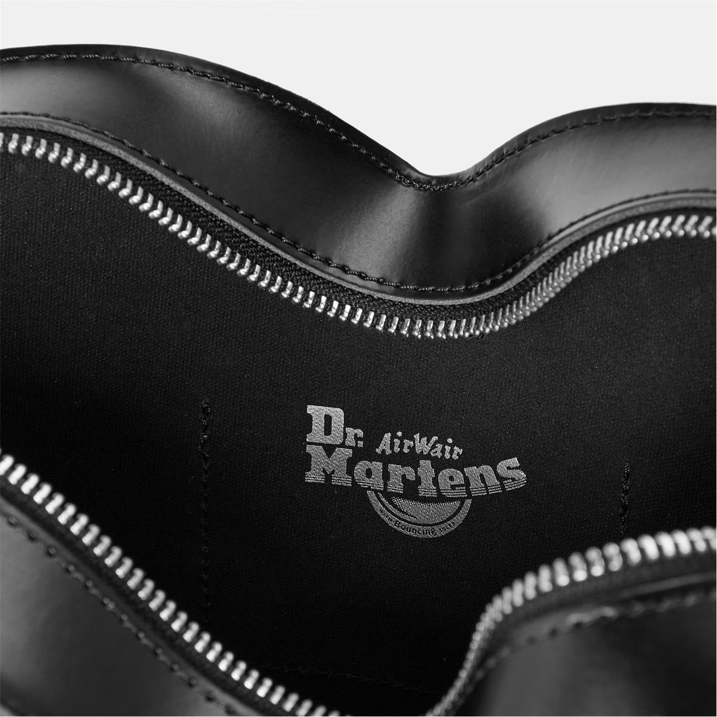 Bolsos cruzados de corazón para mujer Dr Martens