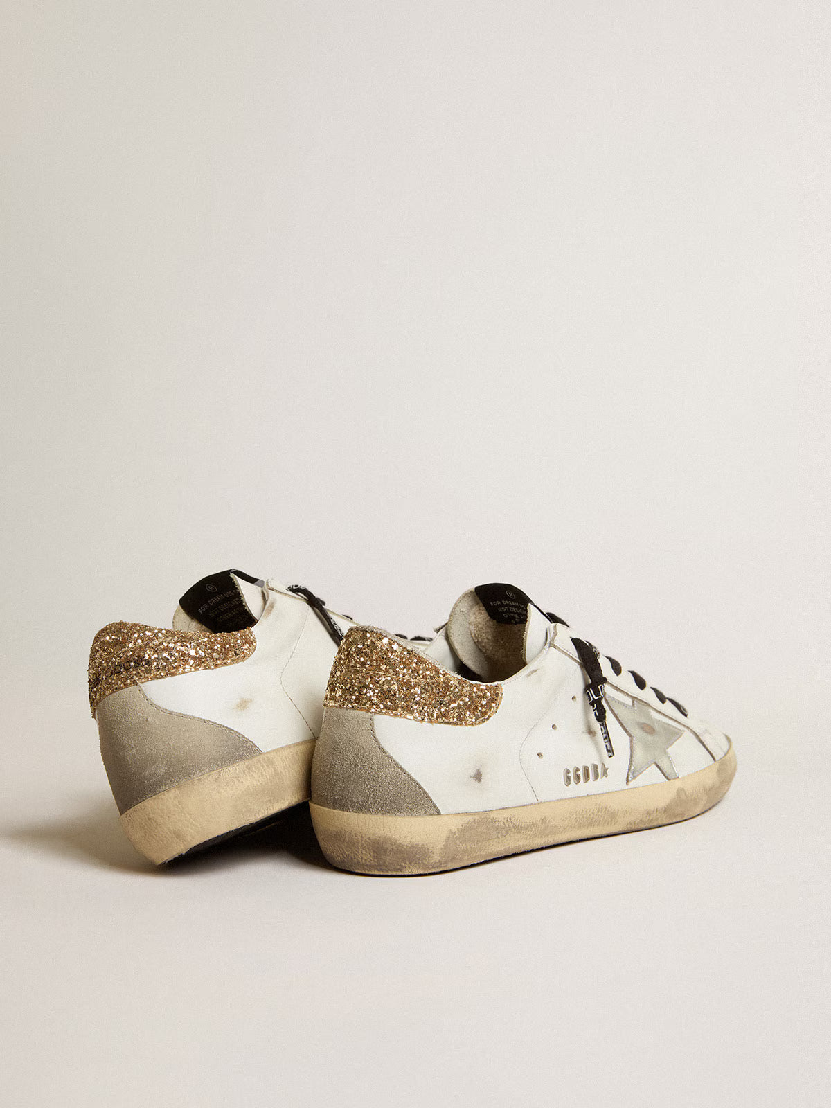 Golden Goose Super-Star pour femme en cuir blanc avec languette de talon pailletée