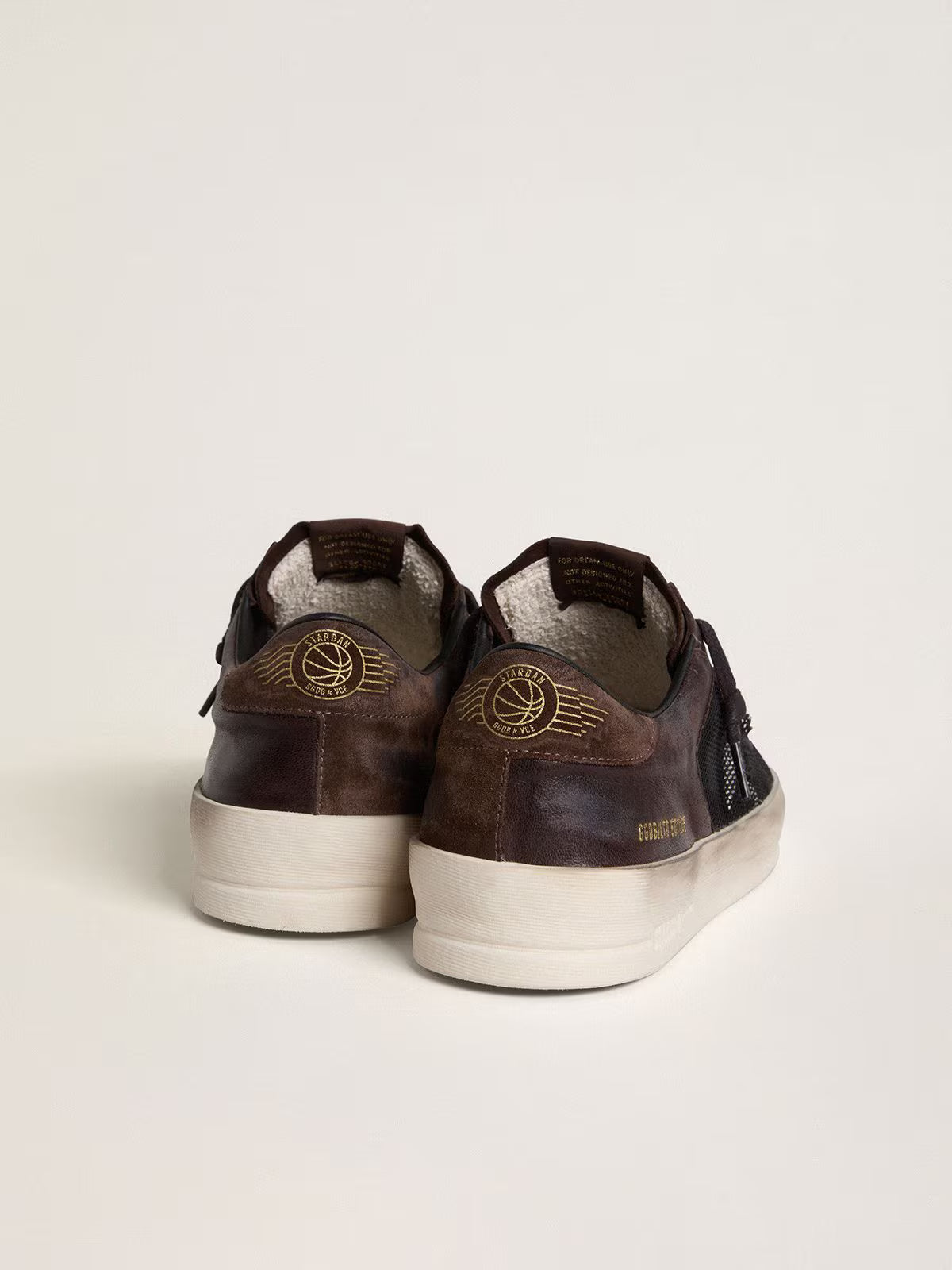 Golden Goose Heren Stardan in bruin suède en zwart mesh met witte leren ster en nappa leren inzetstukken